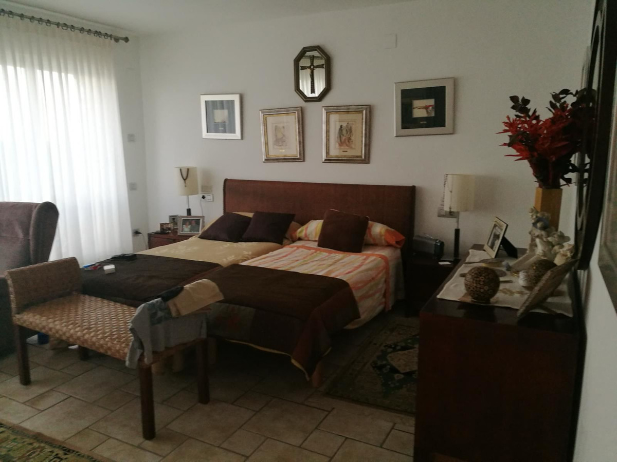 For sale - 4 Bedroom 4 Bathroom House - Detached Villa in Santa Pola - Santa Pola Centro  - Alicante