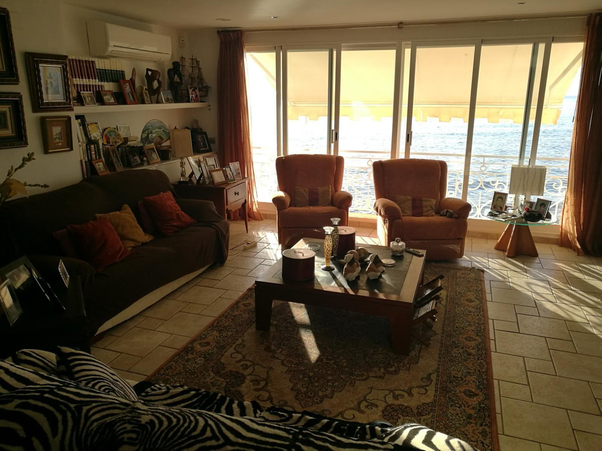 For sale - 4 Bedroom 4 Bathroom House - Detached Villa in Santa Pola - Santa Pola Centro  - Alicante
