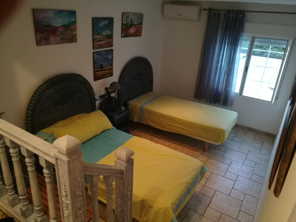 For sale - 4 Bedroom 4 Bathroom House - Detached Villa in Santa Pola - Santa Pola Centro  - Alicante