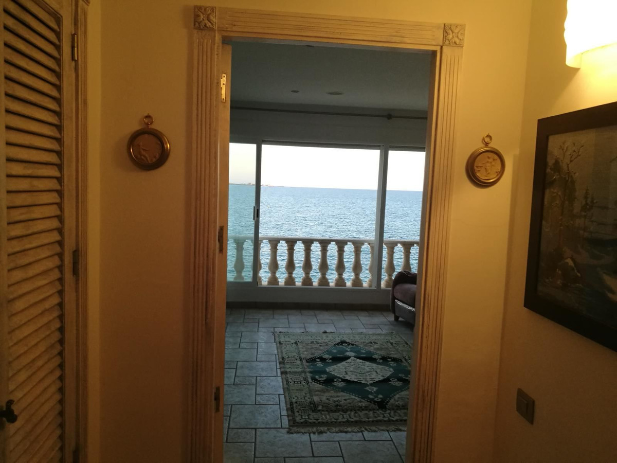 For sale - 4 Bedroom 4 Bathroom House - Detached Villa in Santa Pola - Santa Pola Centro  - Alicante