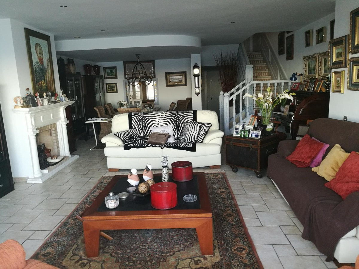 For sale - 4 Bedroom 4 Bathroom House - Detached Villa in Santa Pola - Santa Pola Centro  - Alicante