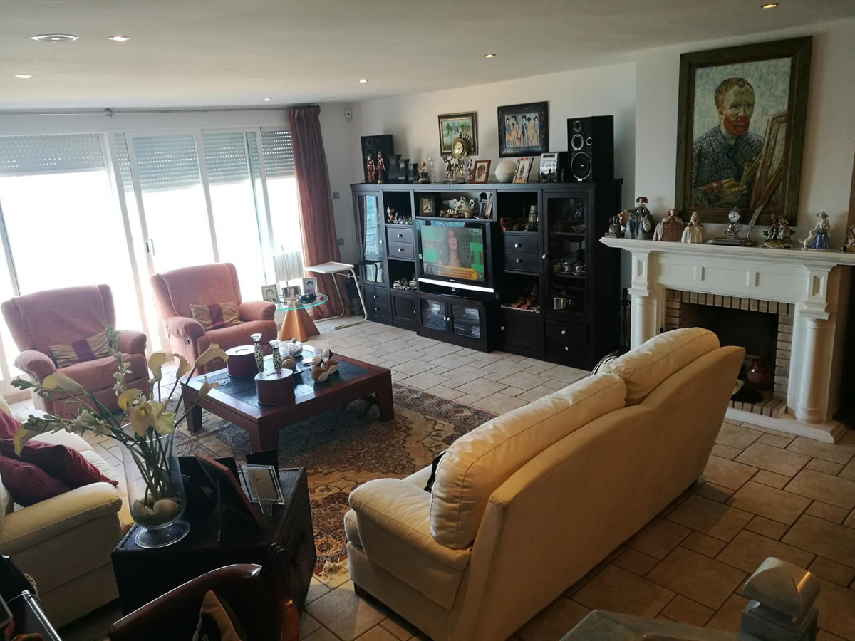 For sale - 4 Bedroom 4 Bathroom House - Detached Villa in Santa Pola - Santa Pola Centro  - Alicante