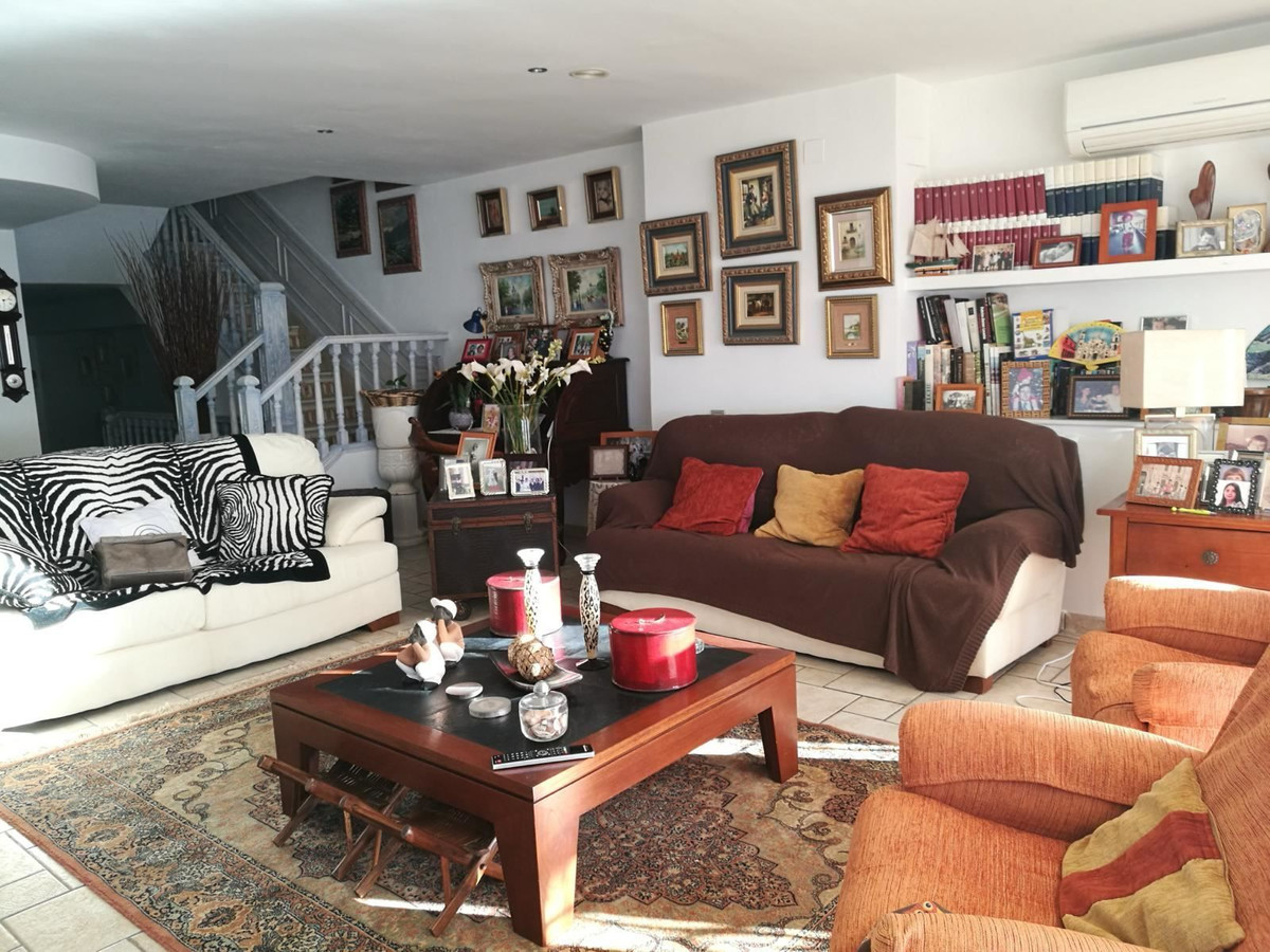 For sale - 4 Bedroom 4 Bathroom House - Detached Villa in Santa Pola - Santa Pola Centro  - Alicante