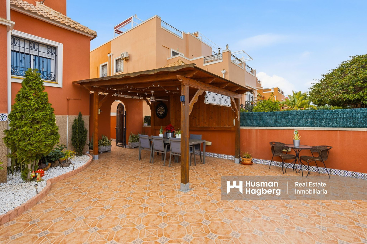 For sale - 3 Bedroom 2 Bathroom House - Townhouse in Los Montesinos - Los Montesinos Centro  - Alicante