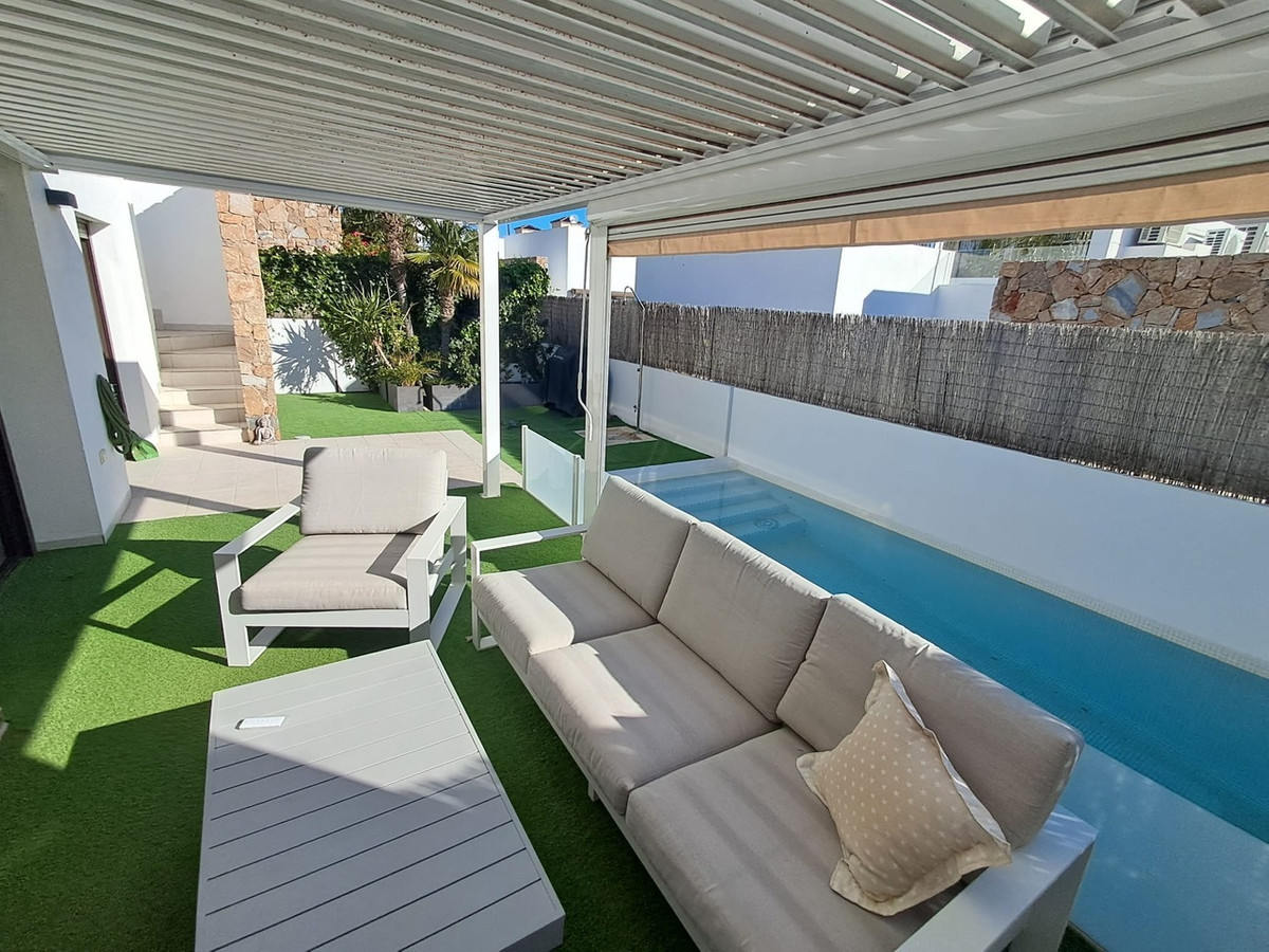 Sold - 3 Bedroom 2 Bathroom Detached Villa in Lomas de Cabo Roig - Cabo Roig  - Alicante