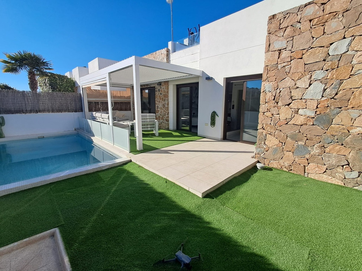 Sold - 3 Bedroom 2 Bathroom Detached Villa in Lomas de Cabo Roig - Cabo Roig  - Alicante