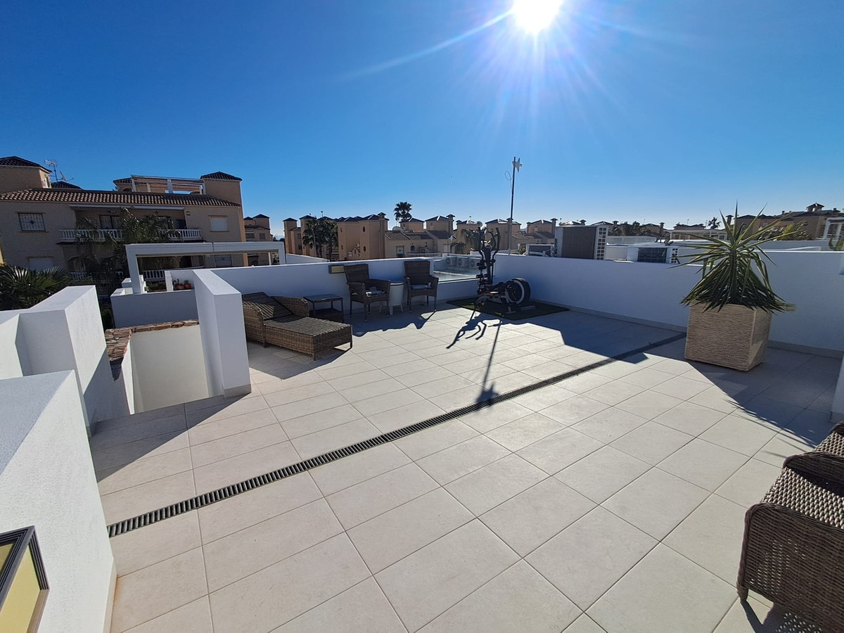 Sold - 3 Bedroom 2 Bathroom Detached Villa in Lomas de Cabo Roig - Cabo Roig  - Alicante