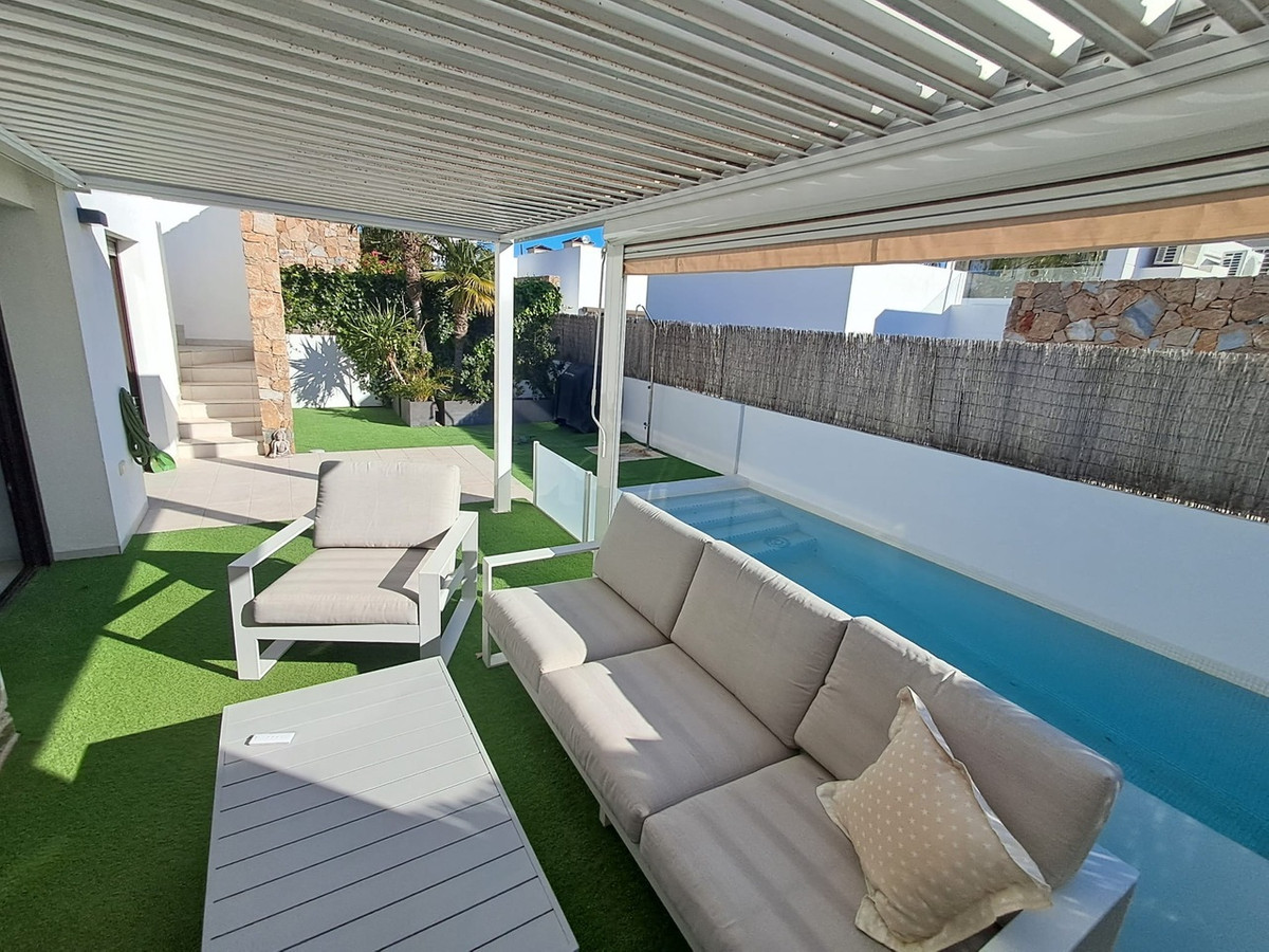 Sold - 3 Bedroom 2 Bathroom Detached Villa in Lomas de Cabo Roig - Cabo Roig  - Alicante