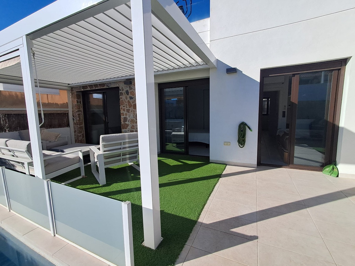 Sold - 3 Bedroom 2 Bathroom Detached Villa in Lomas de Cabo Roig - Cabo Roig  - Alicante