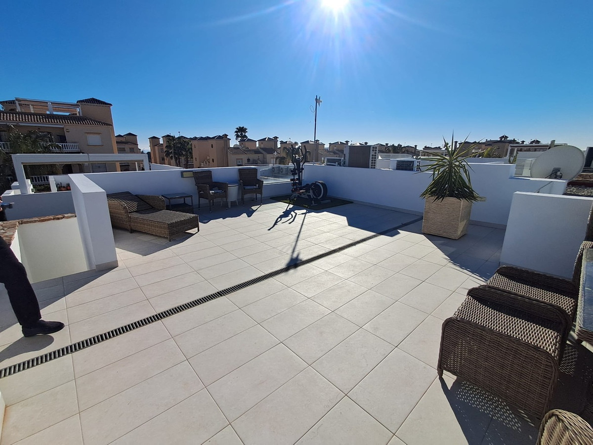 Sold - 3 Bedroom 2 Bathroom Detached Villa in Lomas de Cabo Roig - Cabo Roig  - Alicante