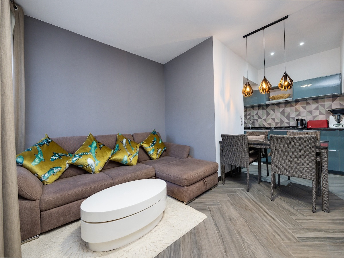 For sale - 2 Bedroom 2 Bathroom House - Townhouse in Torrevieja - Torrevieja Centro  - Alicante