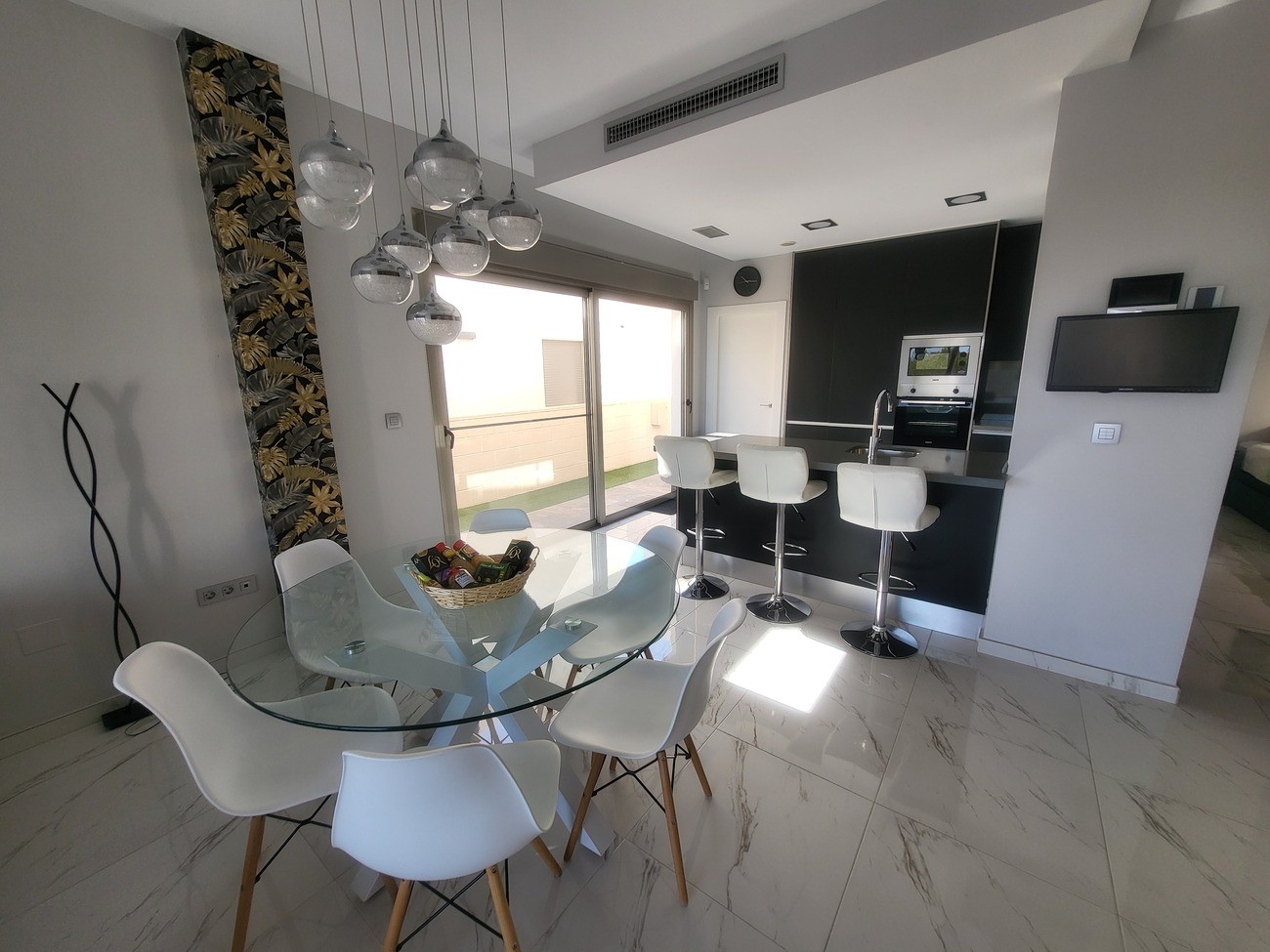 For sale - 3 Bedroom 2 Bathroom Villa in Villamartin - Costa Blanca  - Alicante