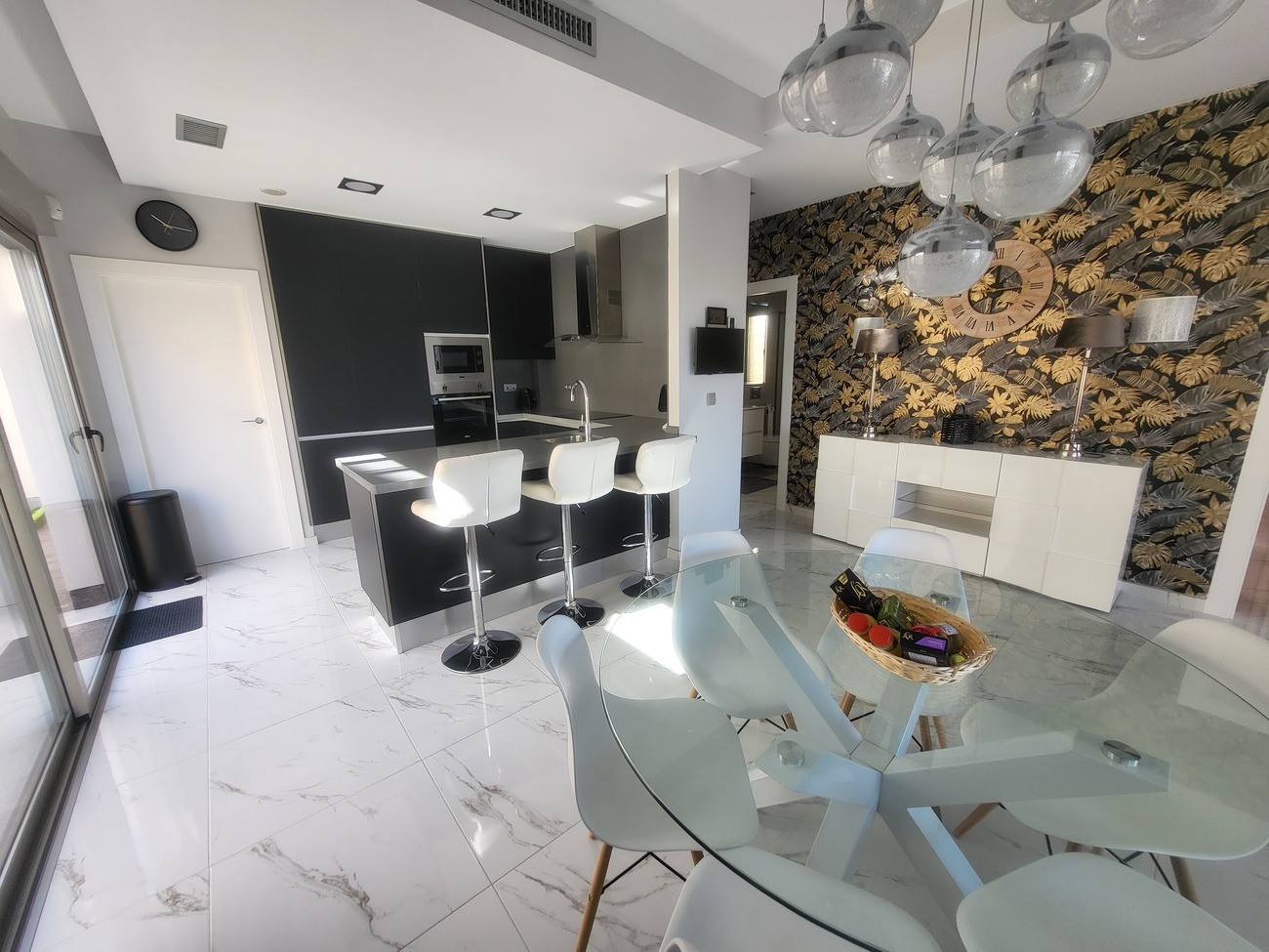 For sale - 3 Bedroom 2 Bathroom Villa in Villamartin - Costa Blanca  - Alicante