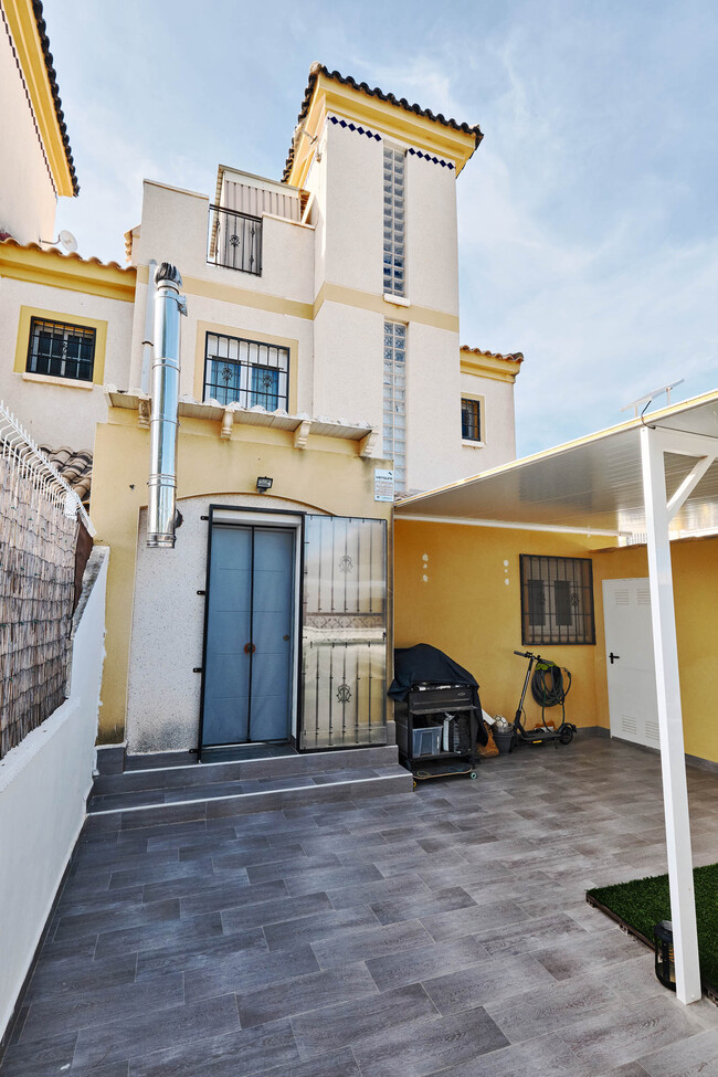 For sale - 3 Bedroom 1 Bathroom Semi Detached in Guardamar del Segura - El Raso  - Alicante