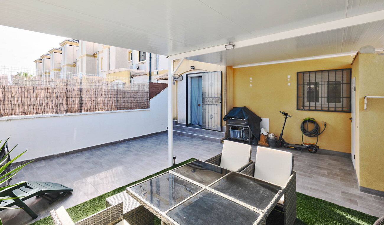 For sale - 3 Bedroom 1 Bathroom Semi Detached in Guardamar del Segura - El Raso  - Alicante