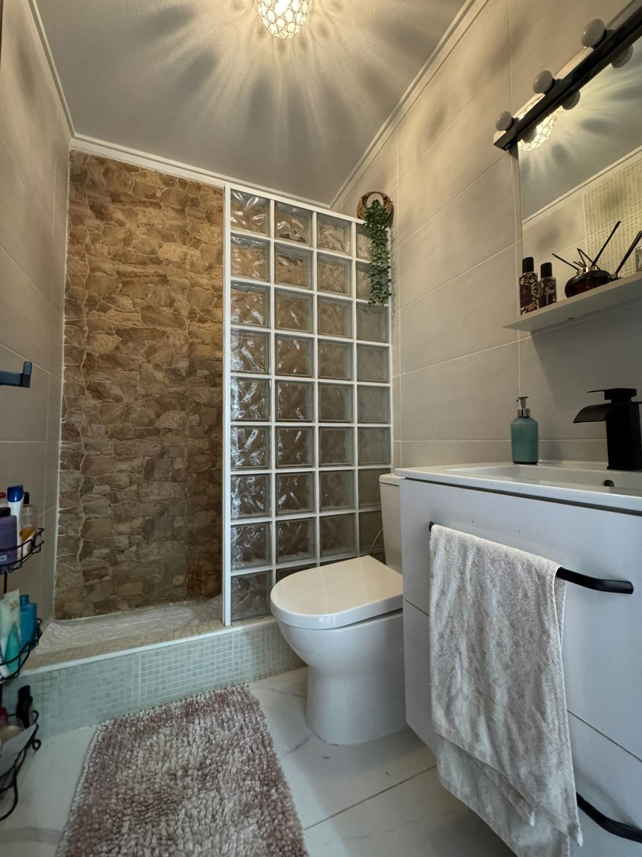 For sale - 2 Bedroom 1 Bathroom Apartment in Villamartin - Costa Blanca  - Alicante