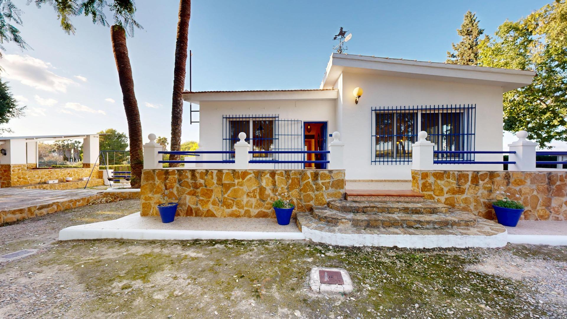 For sale - 4 Bedroom 1 Bathroom Villa in Orihuela - Orihuela  - Alicante