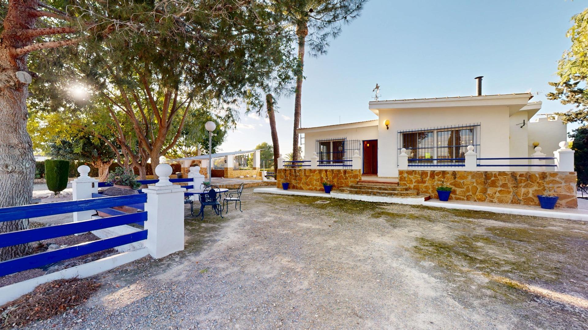 For sale - 4 Bedroom 1 Bathroom Villa in Orihuela - Orihuela  - Alicante