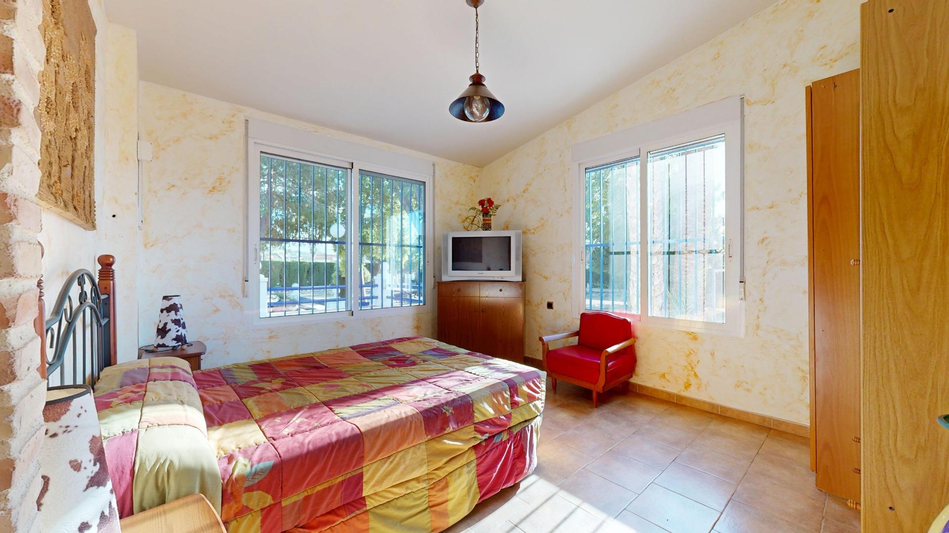 For sale - 4 Bedroom 1 Bathroom Villa in Orihuela - Orihuela  - Alicante