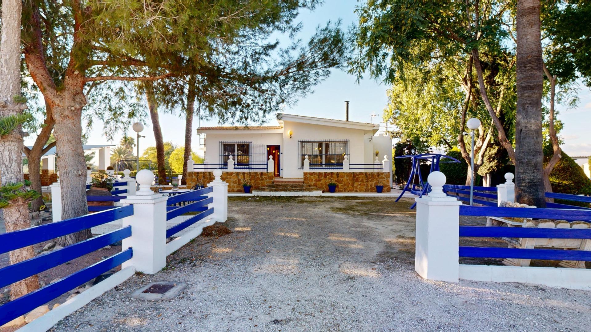 For sale - 4 Bedroom 1 Bathroom Villa in Orihuela - Orihuela  - Alicante