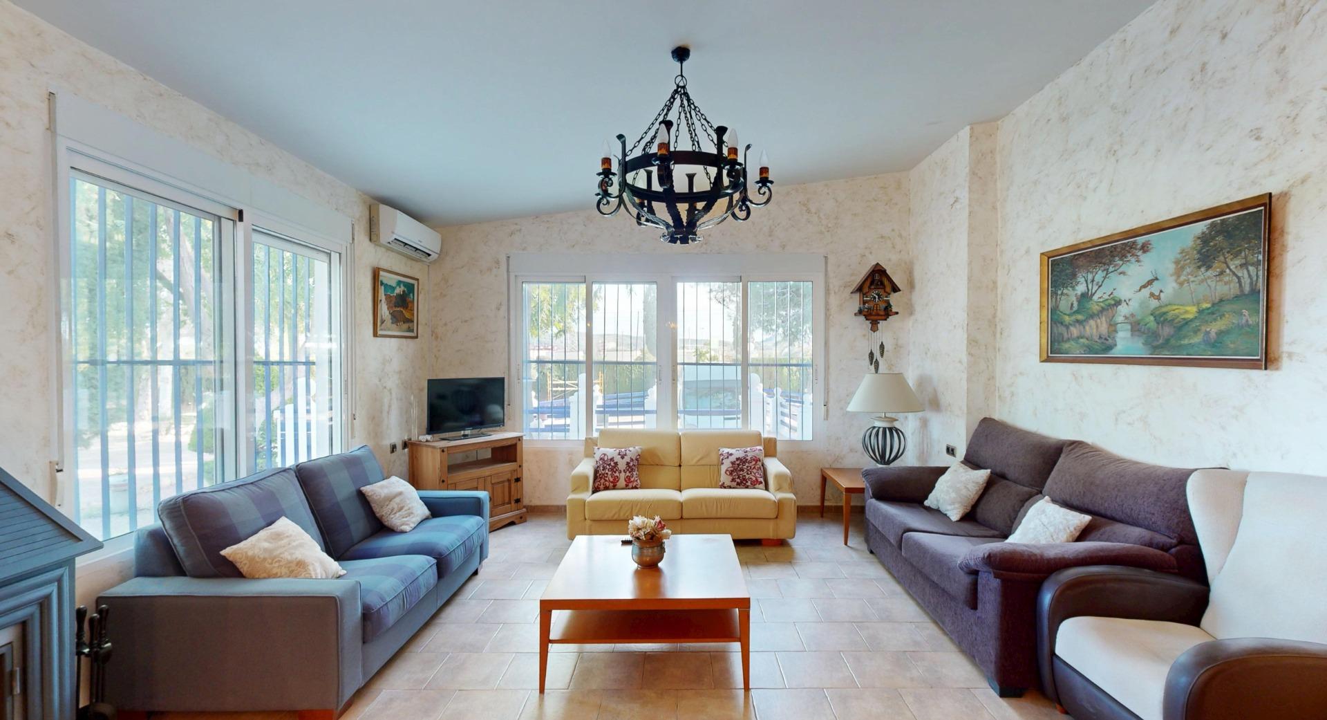 For sale - 4 Bedroom 1 Bathroom Villa in Orihuela - Orihuela  - Alicante