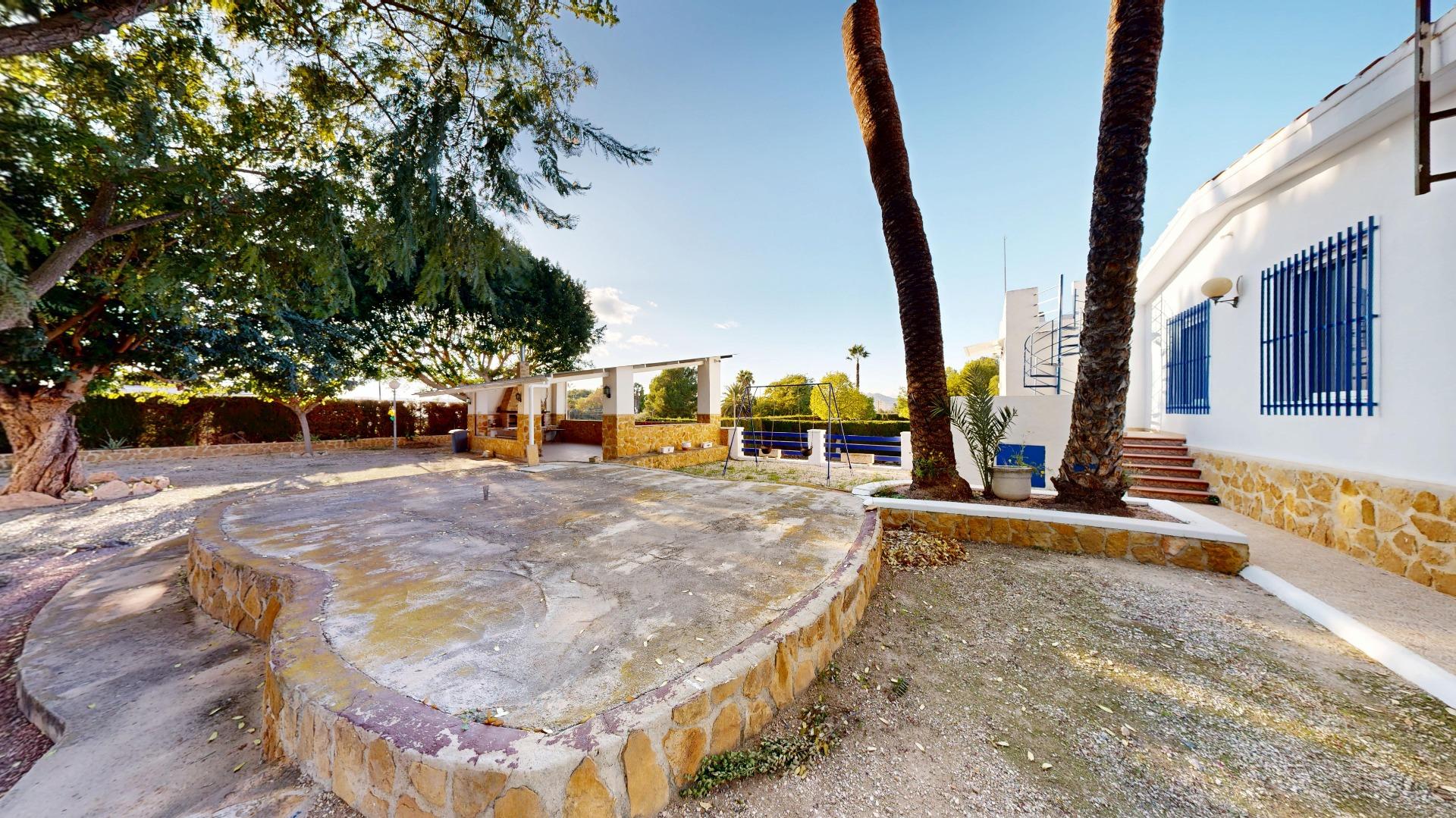 For sale - 4 Bedroom 1 Bathroom Villa in Orihuela - Orihuela  - Alicante