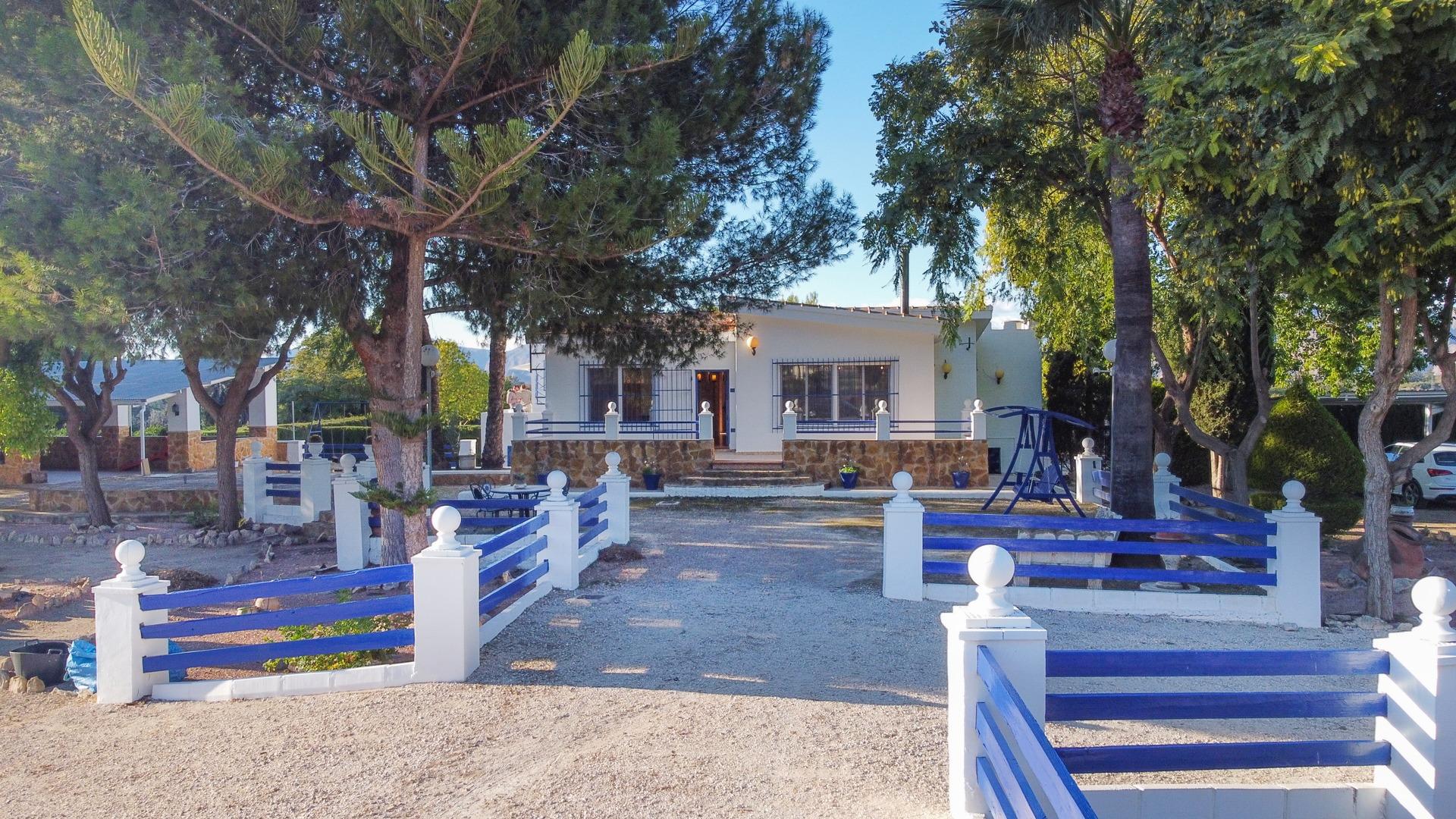 For sale - 4 Bedroom 1 Bathroom Villa in Orihuela - Orihuela  - Alicante