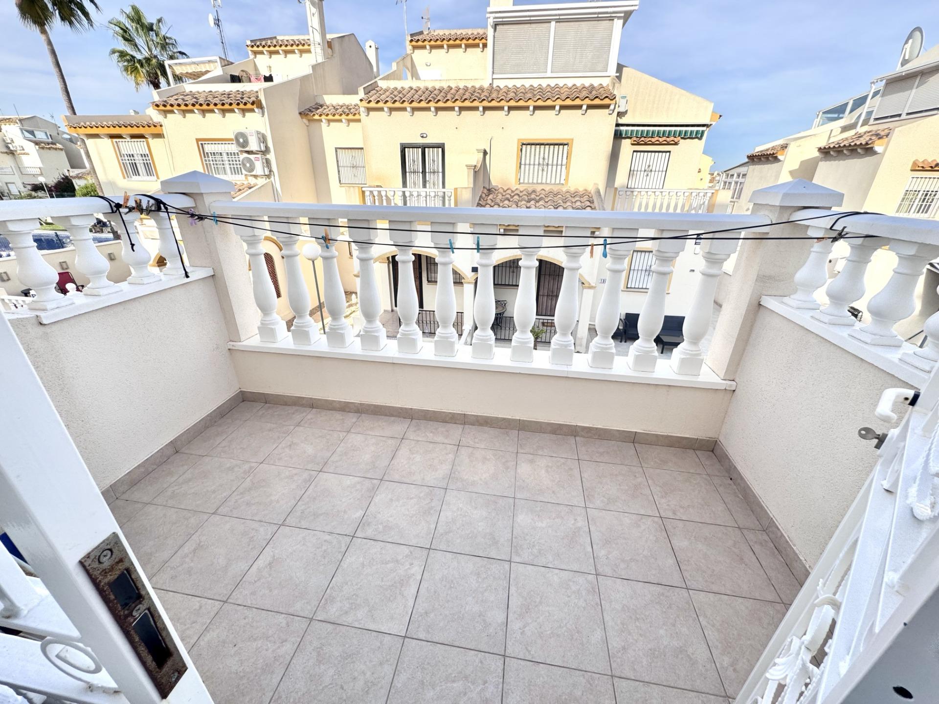 For sale - 5 Bedroom 2 Bathroom Town House in Orihuela Costa - Playa Flamenca  - Alicante