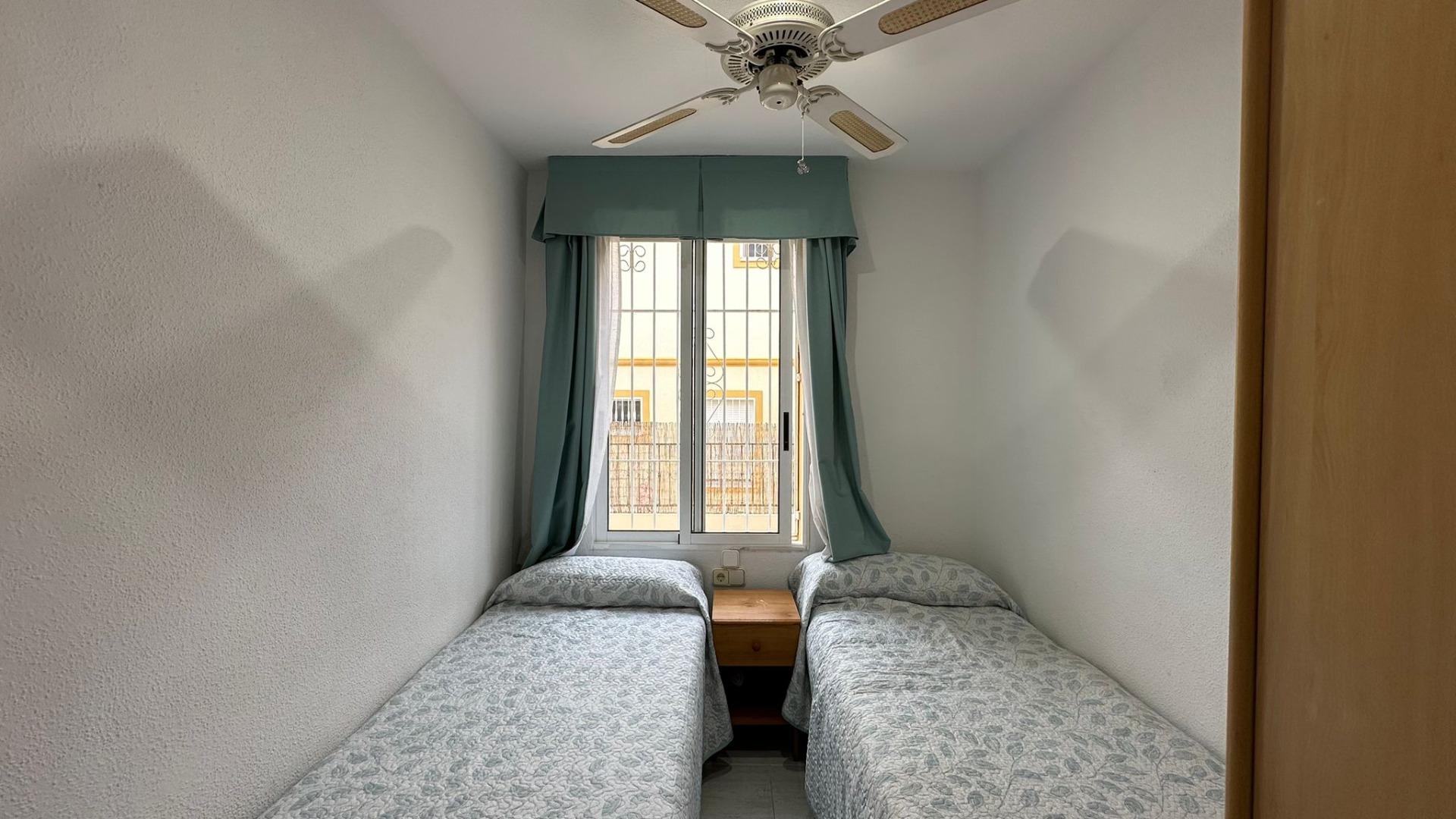 For sale - 2 Bedroom 1 Bathroom Bungalow in Orihuela Costa - Los Almendros-la Florida  - Alicante