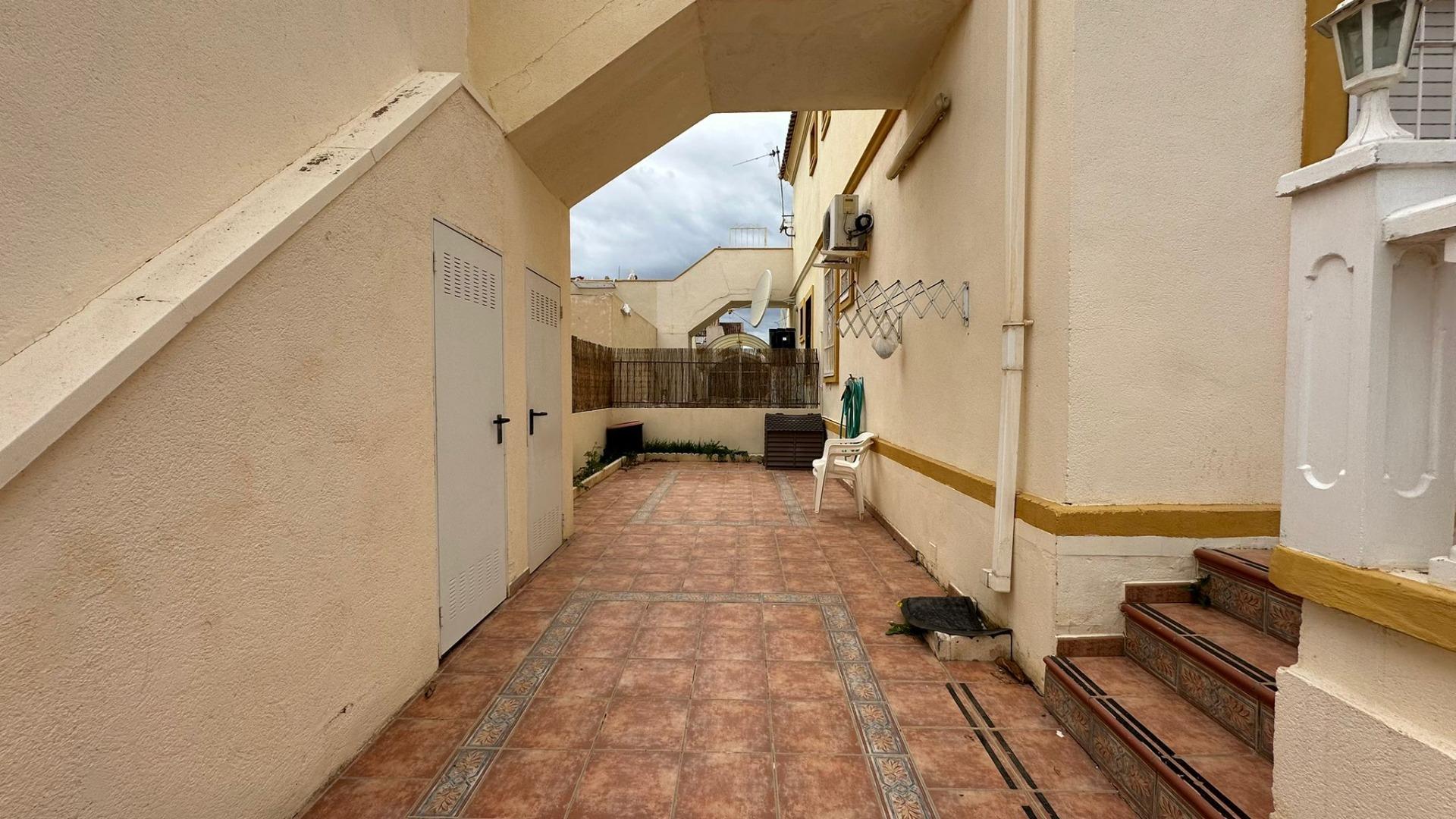 For sale - 2 Bedroom 1 Bathroom Bungalow in Orihuela Costa - Los Almendros-la Florida  - Alicante