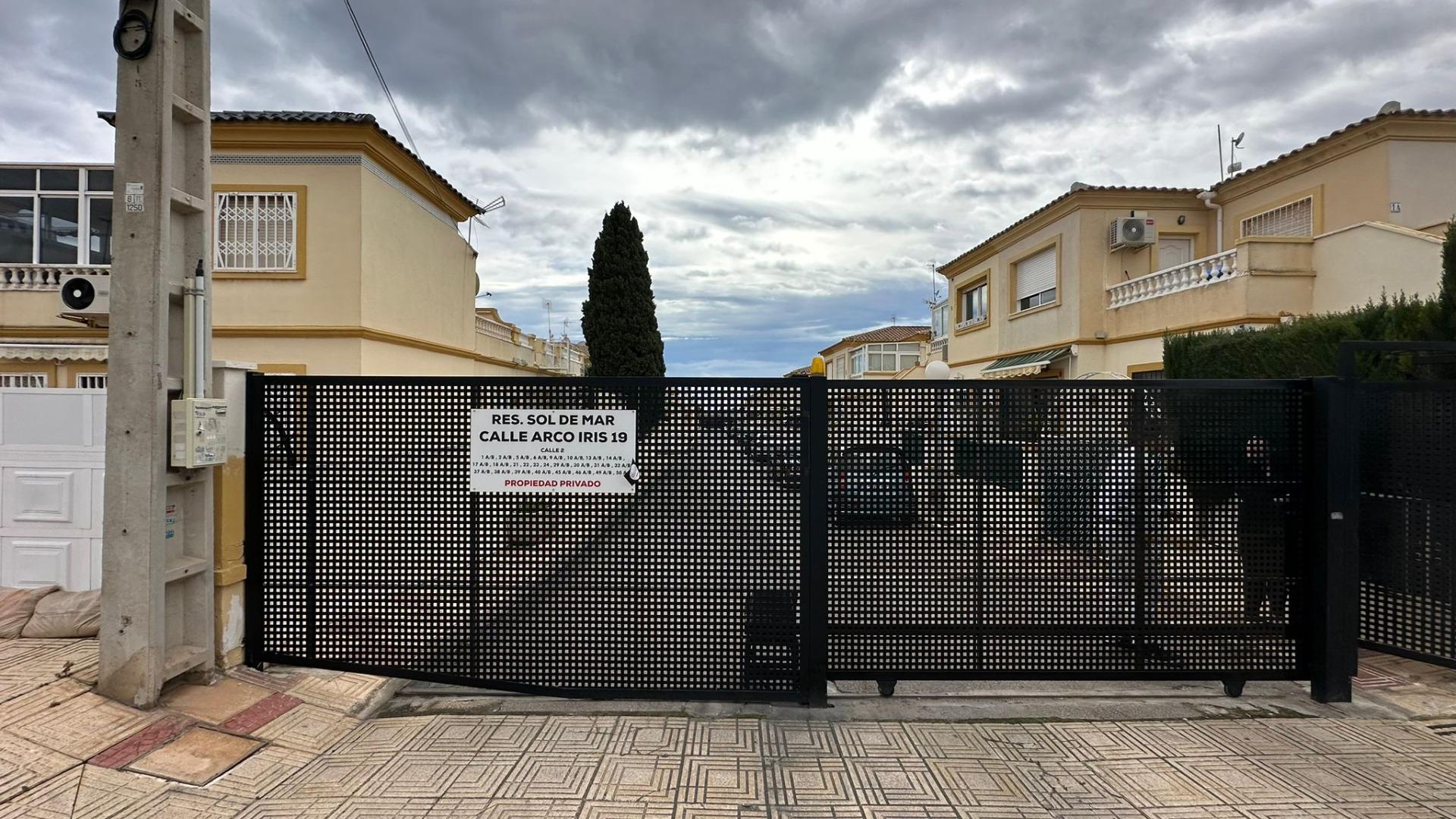 For sale - 2 Bedroom 1 Bathroom Bungalow in Orihuela Costa - Los Almendros-la Florida  - Alicante