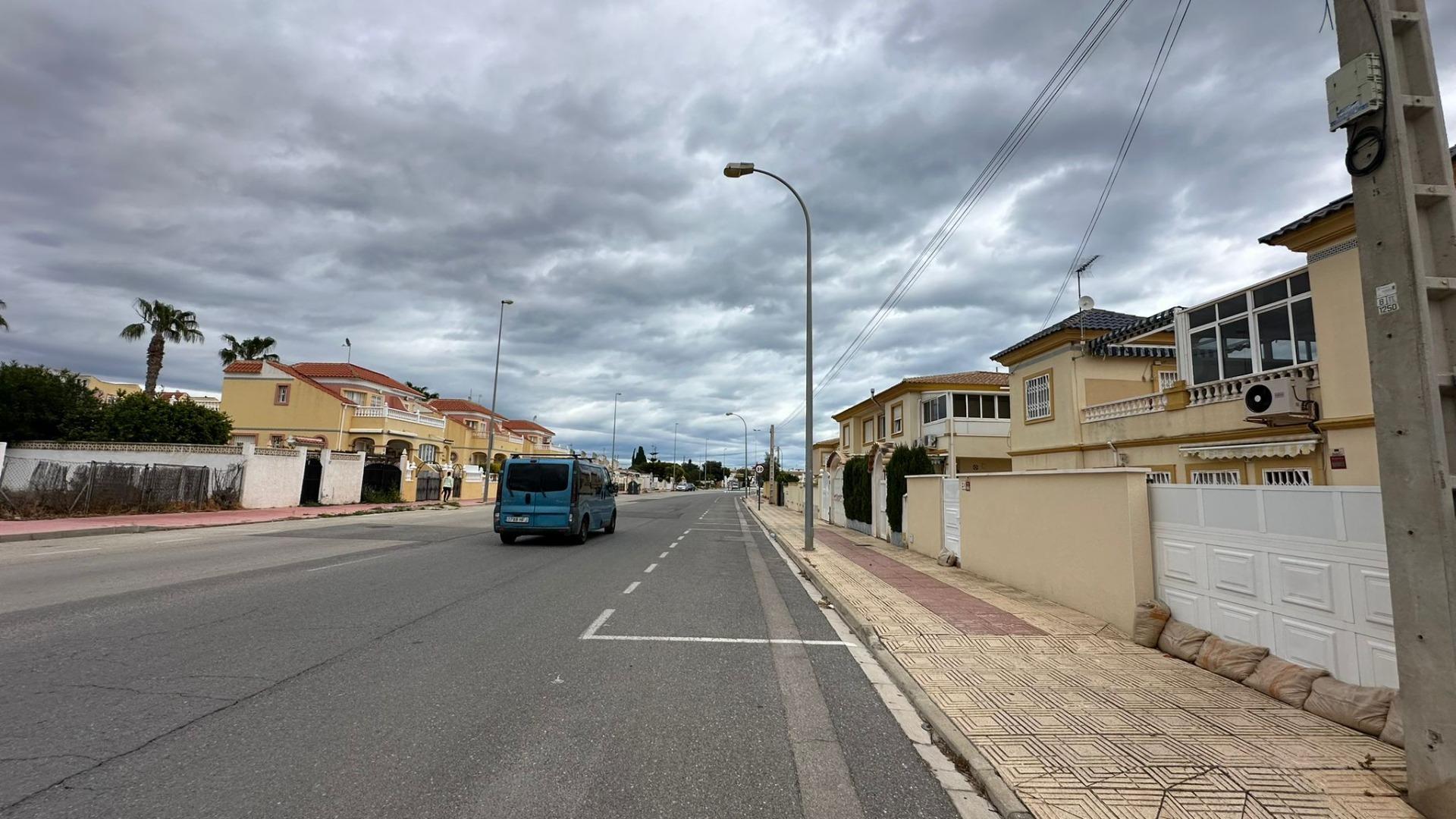 For sale - 2 Bedroom 1 Bathroom Bungalow in Orihuela Costa - Los Almendros-la Florida  - Alicante