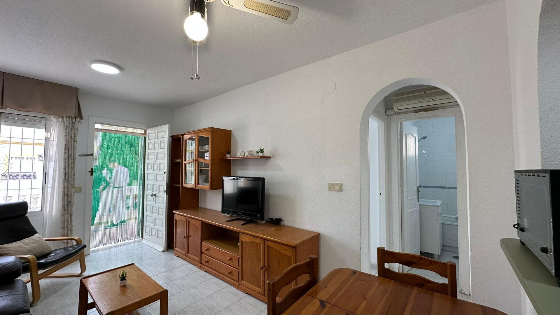 For sale - 2 Bedroom 1 Bathroom Bungalow in Orihuela Costa - Los Almendros-la Florida  - Alicante