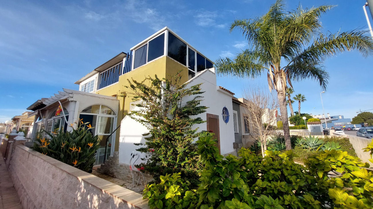 For sale - 2 Bedroom 1 Bathroom Quad House in Orihuela Costa - Punta Prima  - Alicante