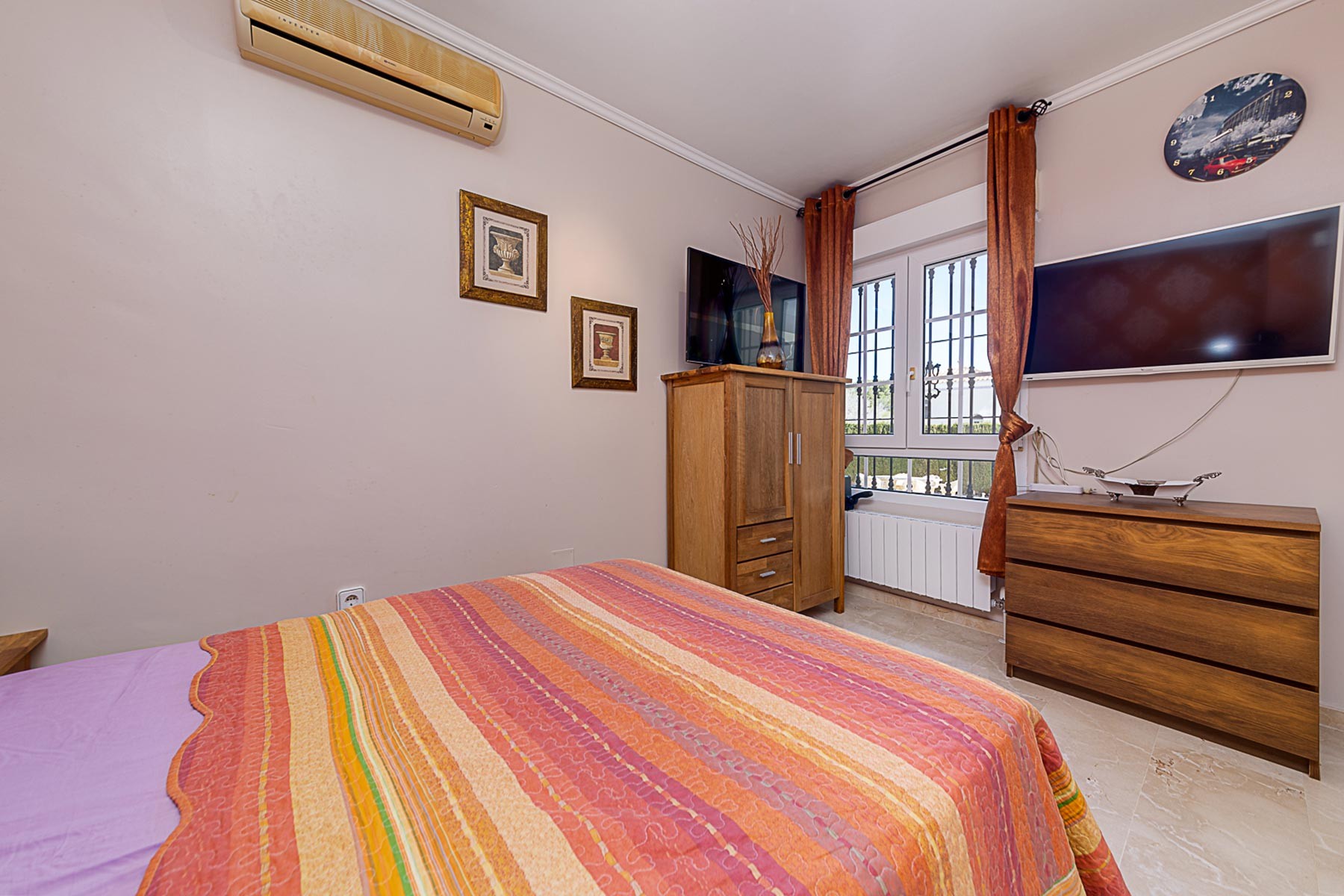 For sale - 3 Bedroom 1 Bathroom Villa in Orihuela Costa - Costa Blanca  - Alicante