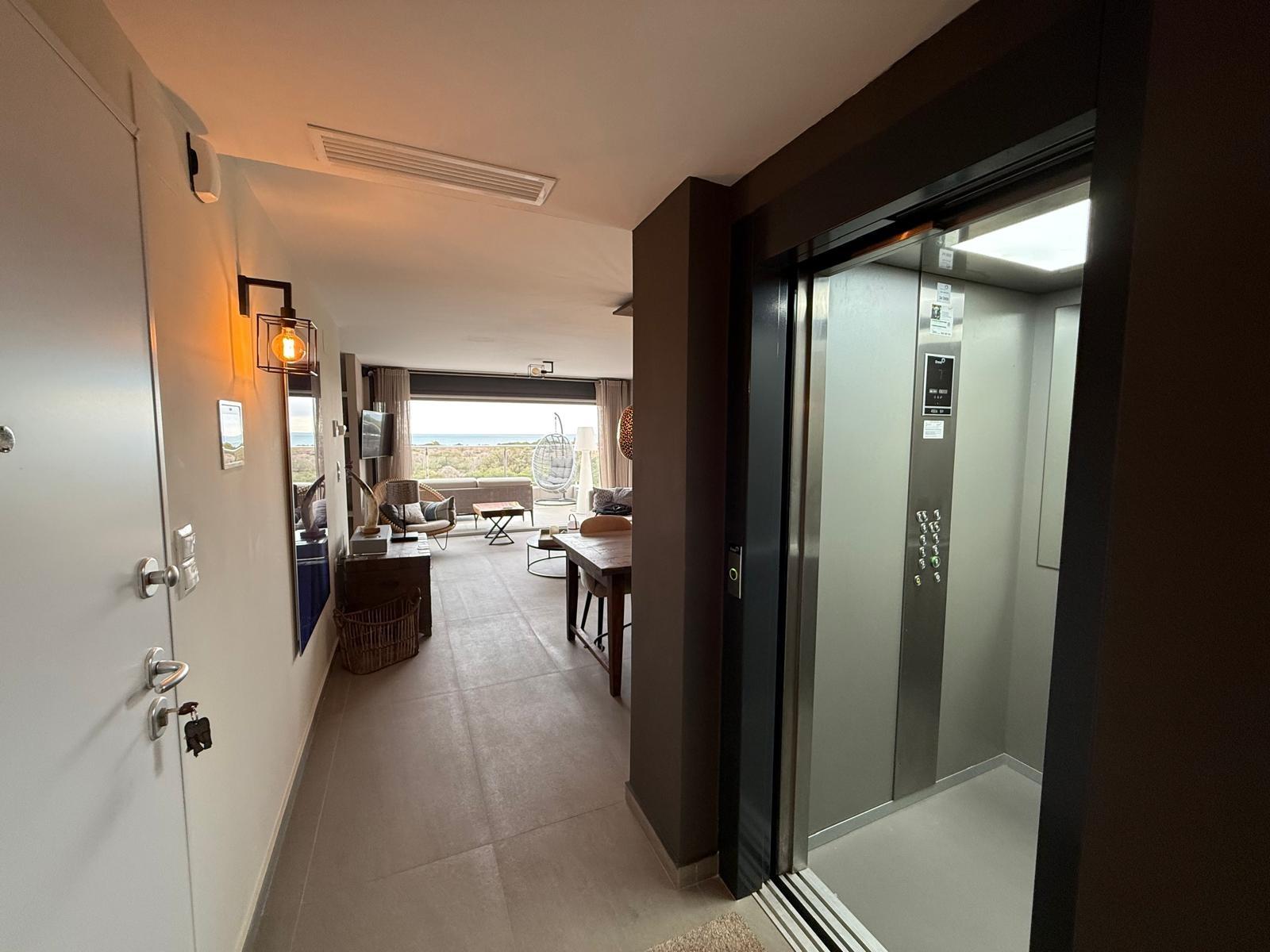 For sale - 3 Bedroom 2 Bathroom Penthouse in Guardamar del Segura - Puerto Deportivo  - Alicante