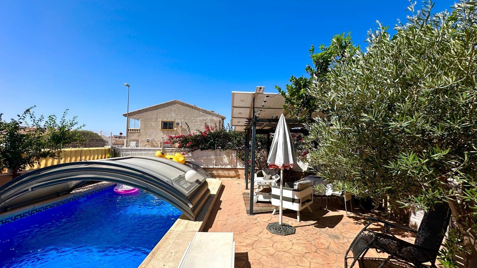 For sale - 3 Bedroom 3 Bathroom Villa in Orihuela Costa - La Regia  - Alicante