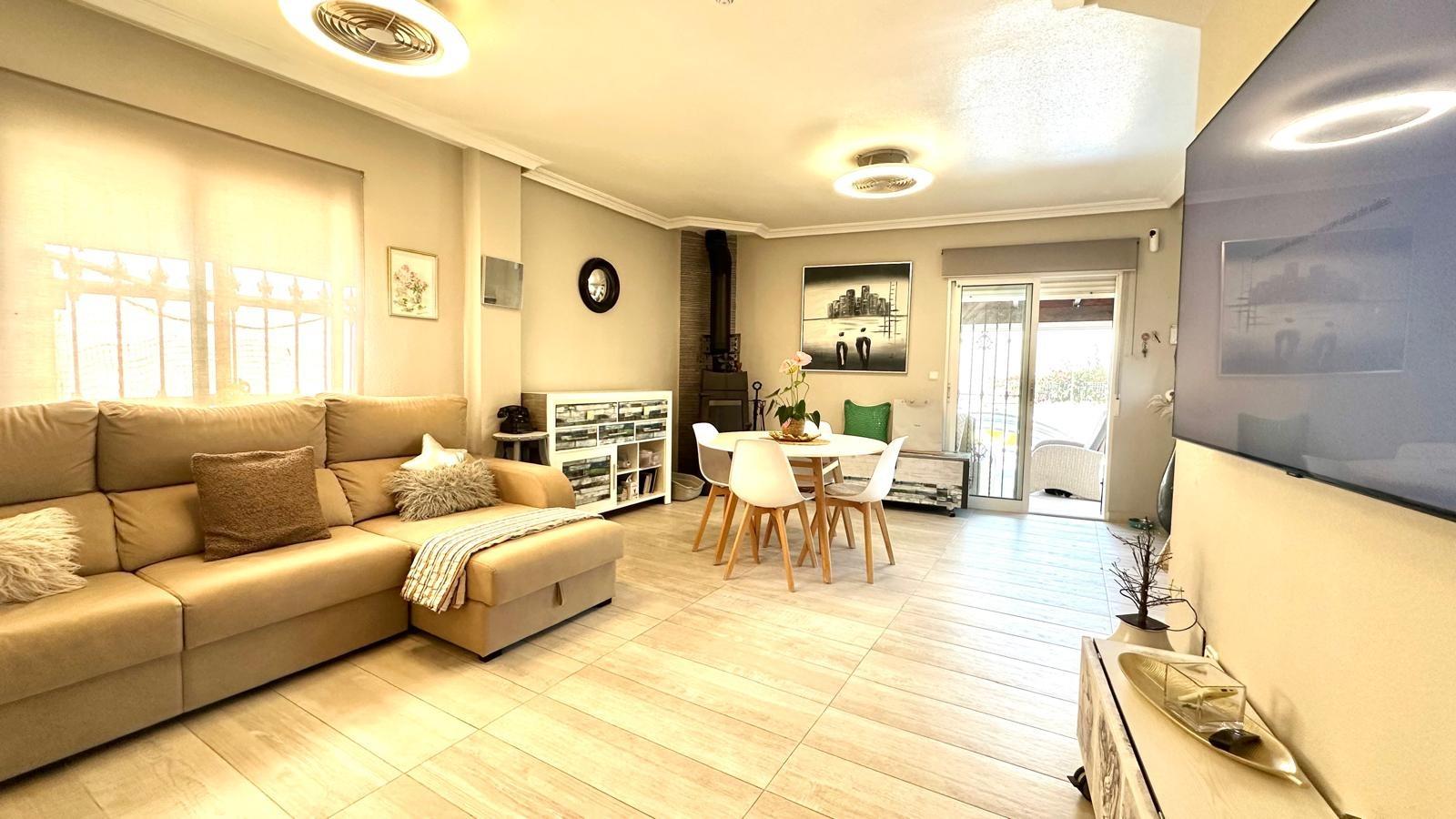 For sale - 3 Bedroom 3 Bathroom Villa in Orihuela Costa - La Regia  - Alicante