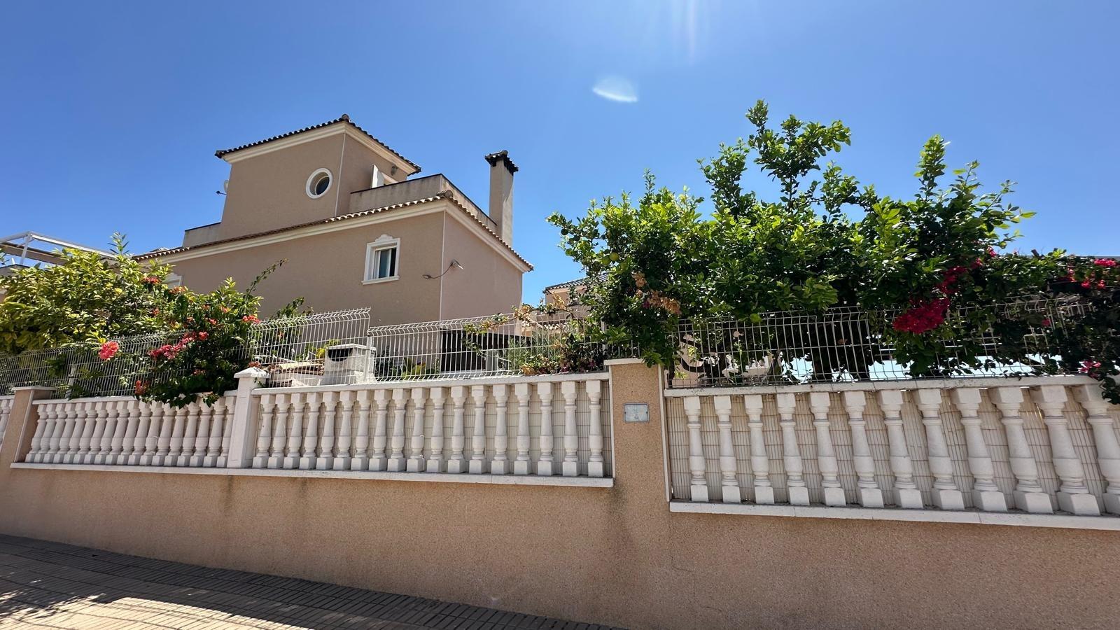 For sale - 3 Bedroom 3 Bathroom Villa in Orihuela Costa - La Regia  - Alicante