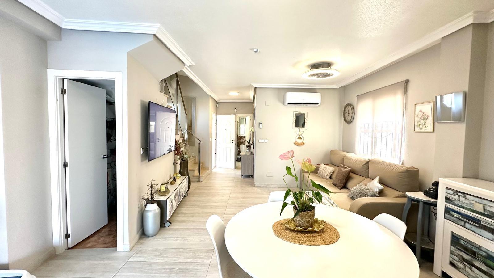 For sale - 3 Bedroom 3 Bathroom Villa in Orihuela Costa - La Regia  - Alicante