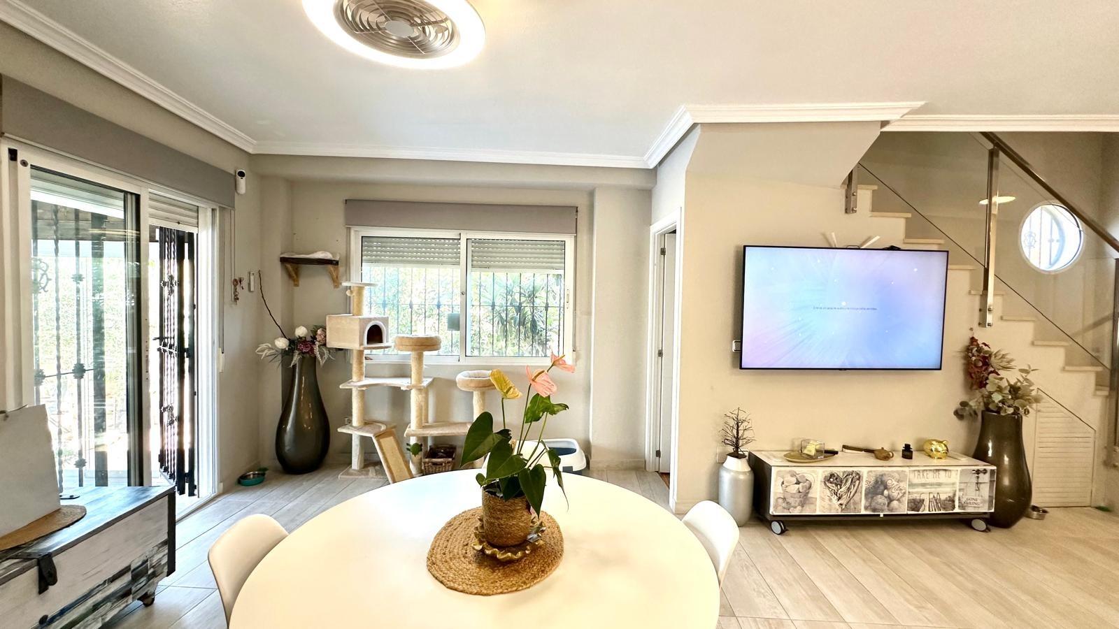 For sale - 3 Bedroom 3 Bathroom Villa in Orihuela Costa - La Regia  - Alicante