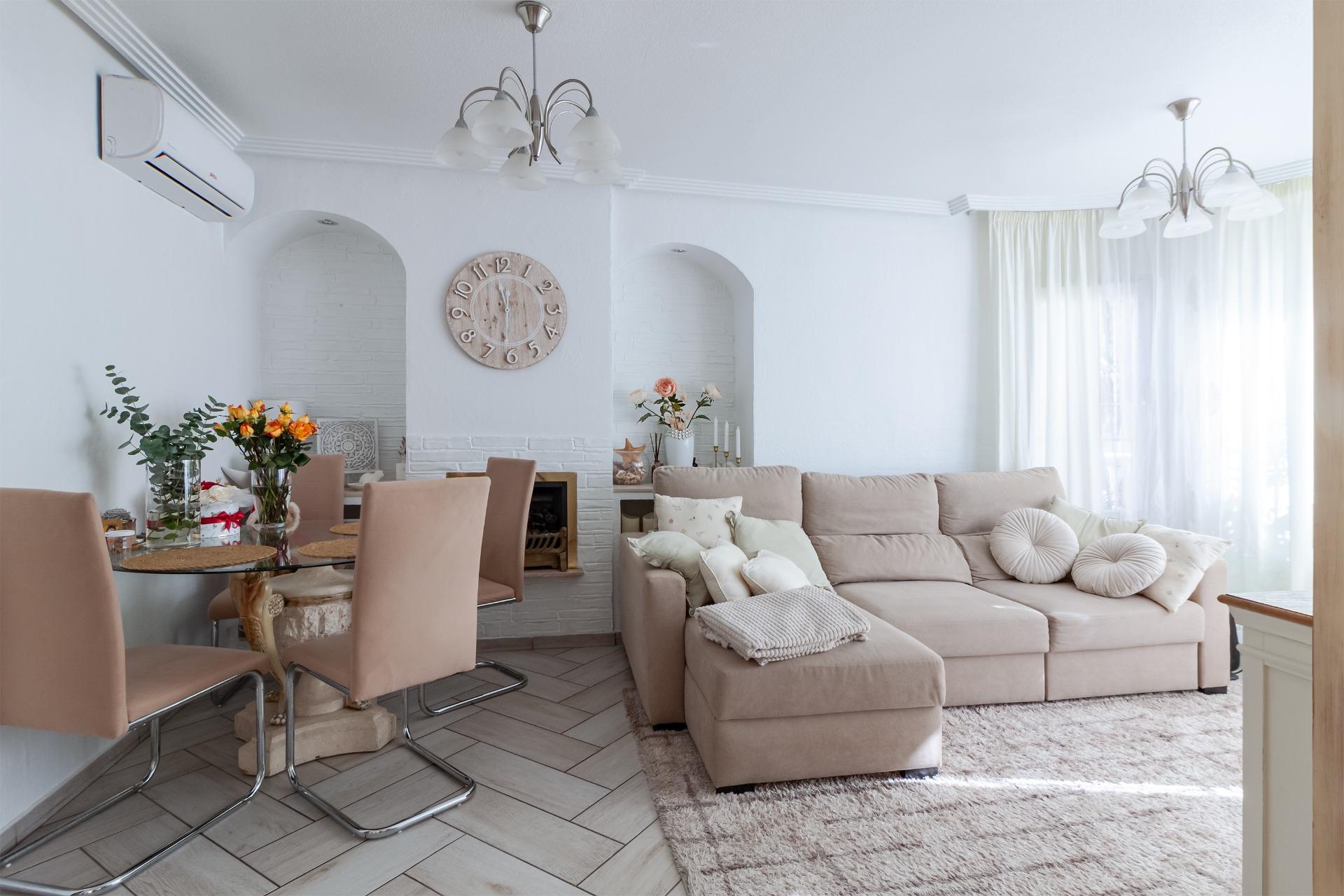 For sale - 4 Bedroom 1 Bathroom Villa in Orihuela Costa - Los Almendros-la Florida  - Alicante