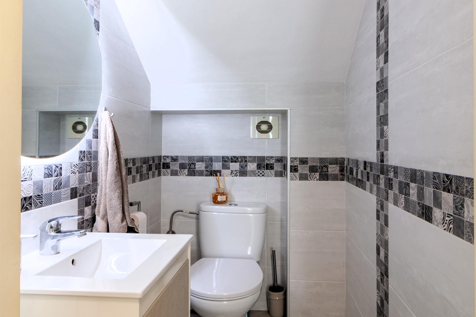 For sale - 4 Bedroom 1 Bathroom Villa in Orihuela Costa - Los Almendros-la Florida  - Alicante