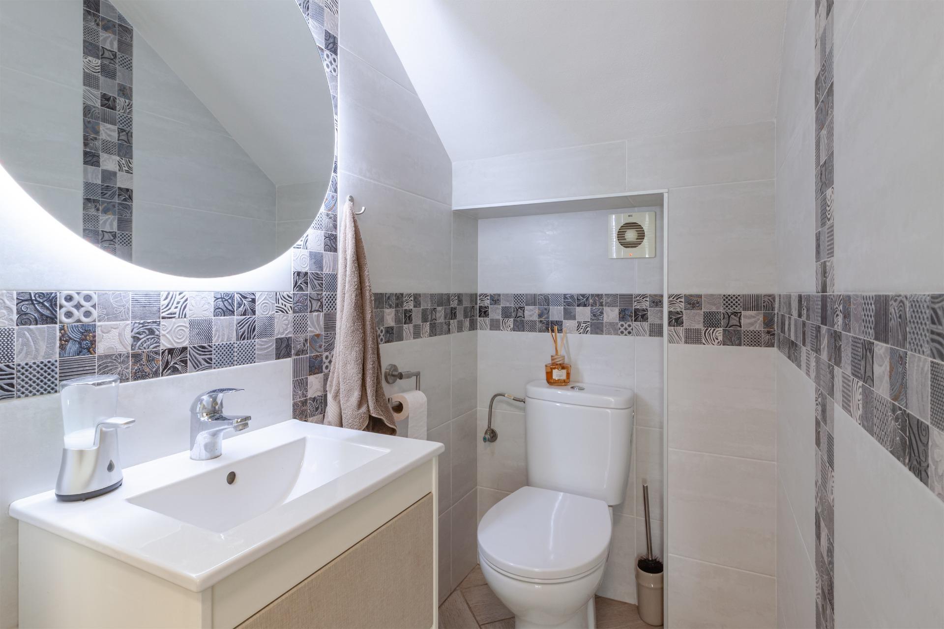 For sale - 4 Bedroom 1 Bathroom Villa in Orihuela Costa - Los Almendros-la Florida  - Alicante