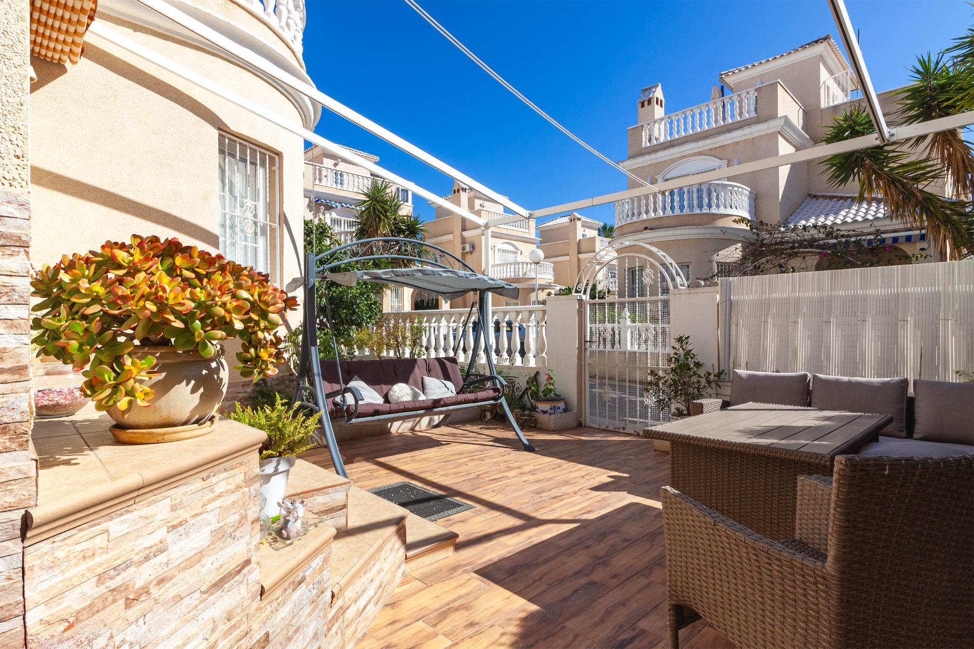 For sale - 4 Bedroom 1 Bathroom Villa in Orihuela Costa - Los Almendros-la Florida  - Alicante