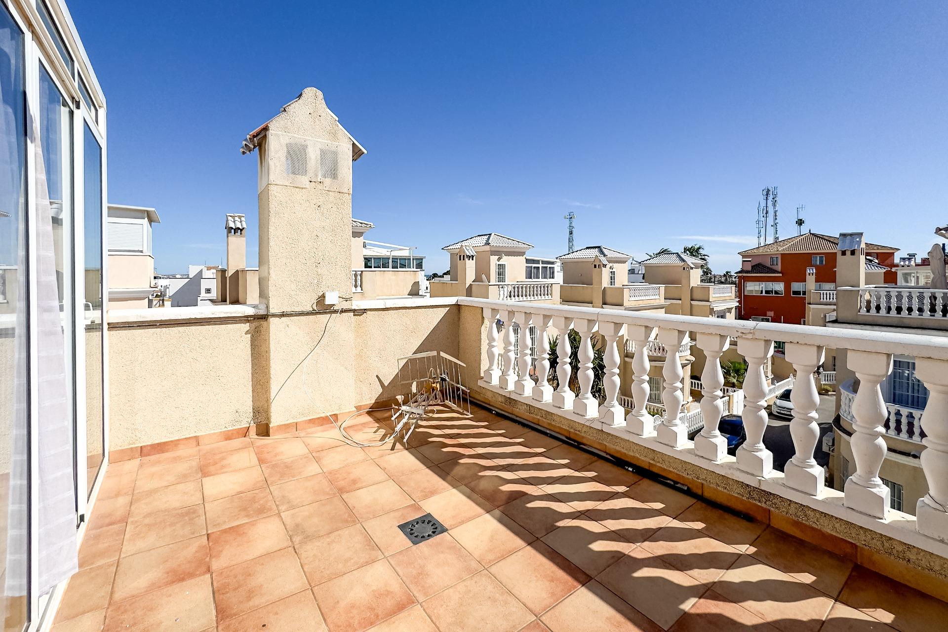 For sale - 4 Bedroom 1 Bathroom Villa in Orihuela Costa - Los Almendros-la Florida  - Alicante