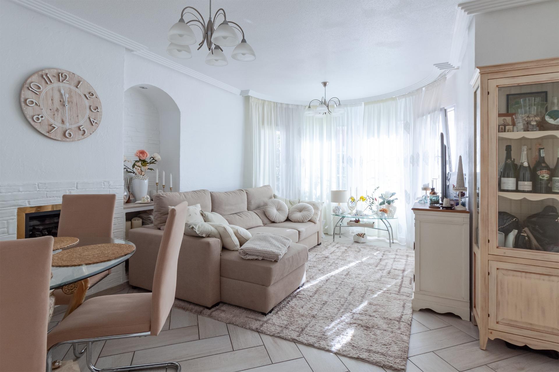 For sale - 4 Bedroom 1 Bathroom Villa in Orihuela Costa - Los Almendros-la Florida  - Alicante