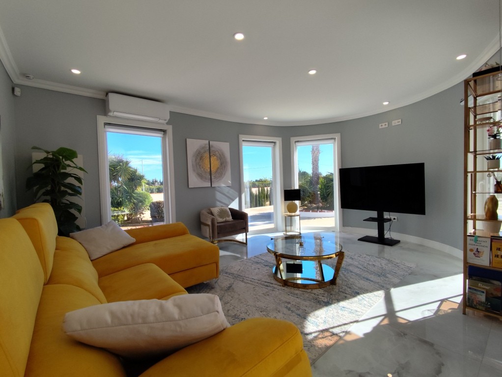 For sale - 3 Bedroom 2 Bathroom Villa in El Mudamiento -  - Alicante