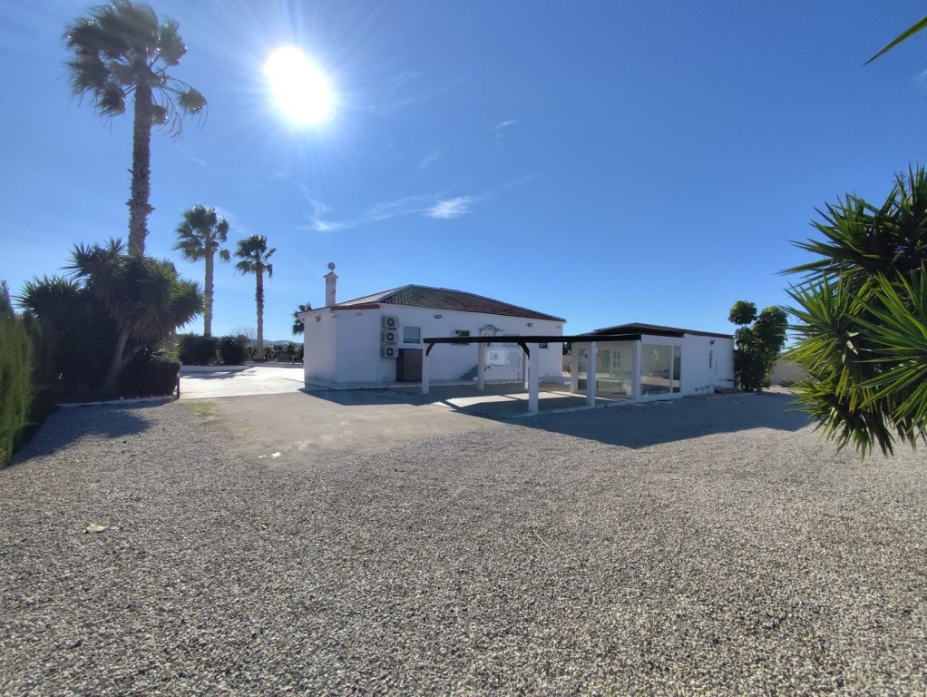 For sale - 3 Bedroom 2 Bathroom Villa in El Mudamiento -  - Alicante