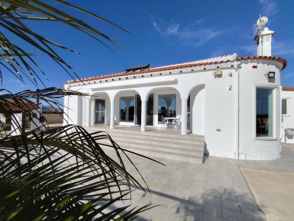 For sale - 3 Bedroom 2 Bathroom Villa in El Mudamiento -  - Alicante